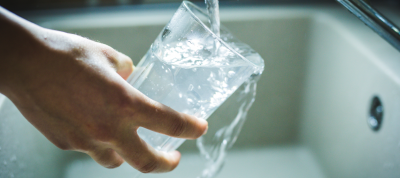 drinking water in the sink leaks off hands.